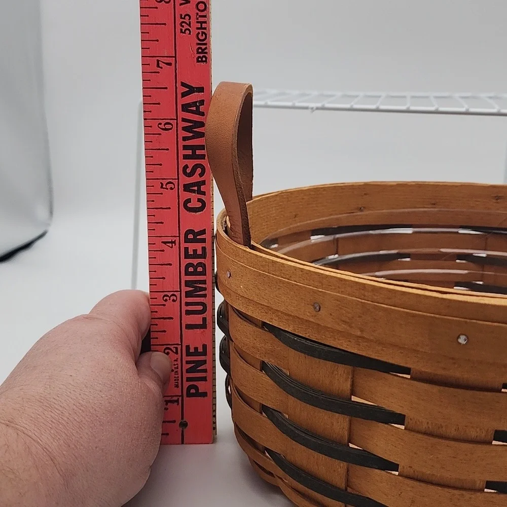 Longaberger Handcrafted Round Woven Basket With Leather Handles LMR or MR 1996